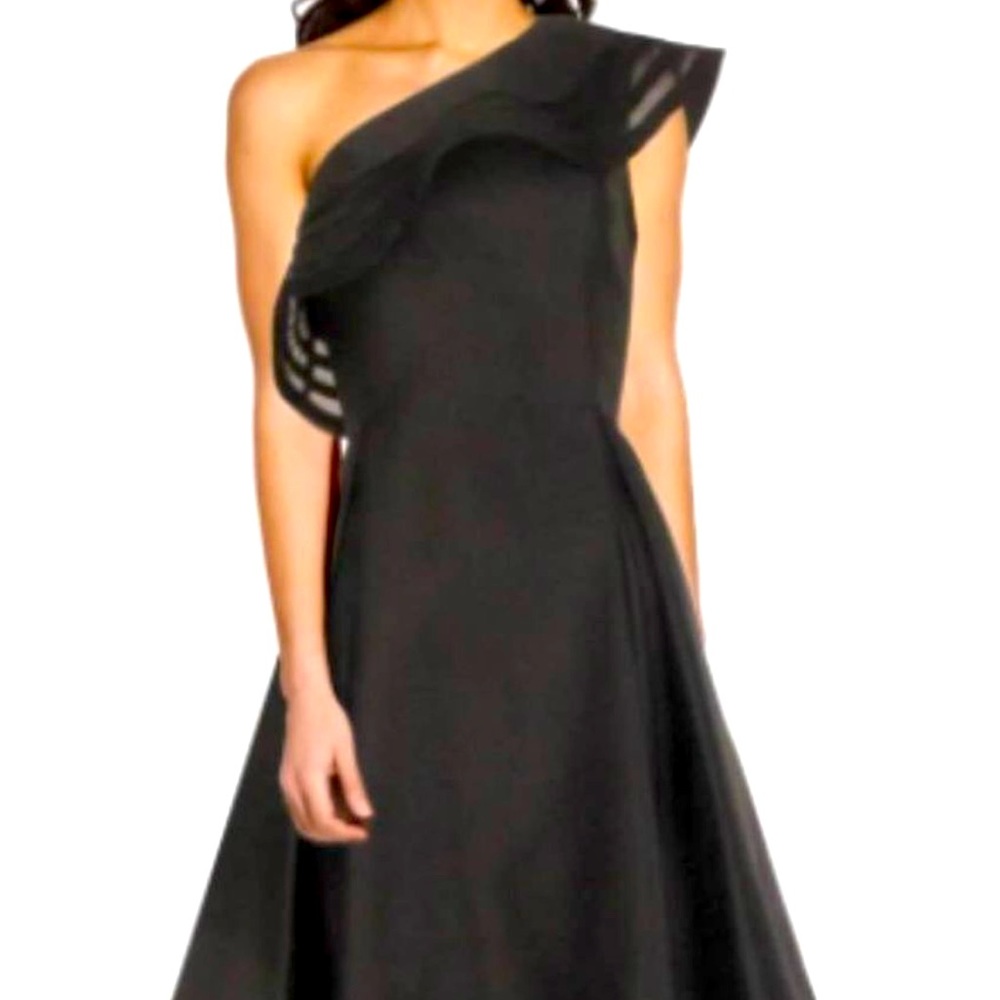 Adrianna Papell
Midi
Dress Black. Size 14. NWT